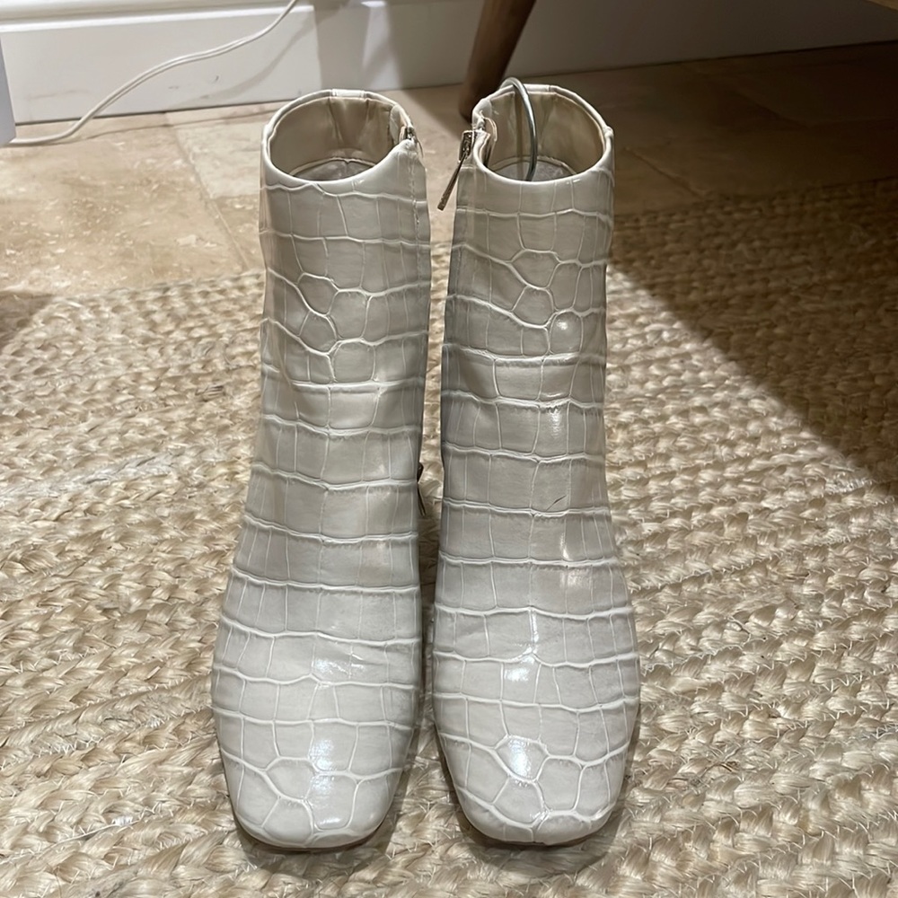 Sam Edelman White Boots (8.5)